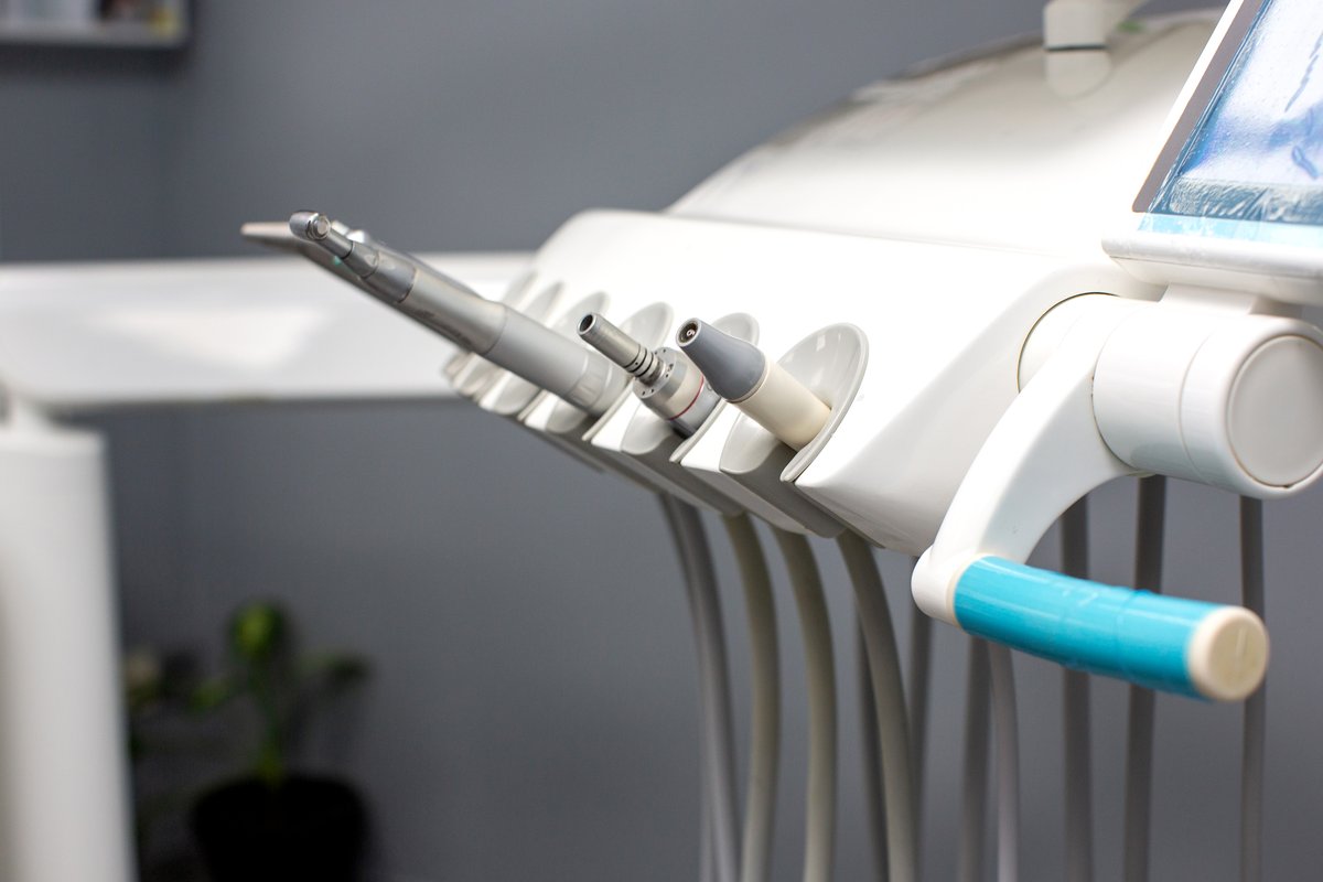 Dental instruments with the water lines of the treatment unit
